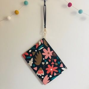 Fossil floral print hand purse NWT